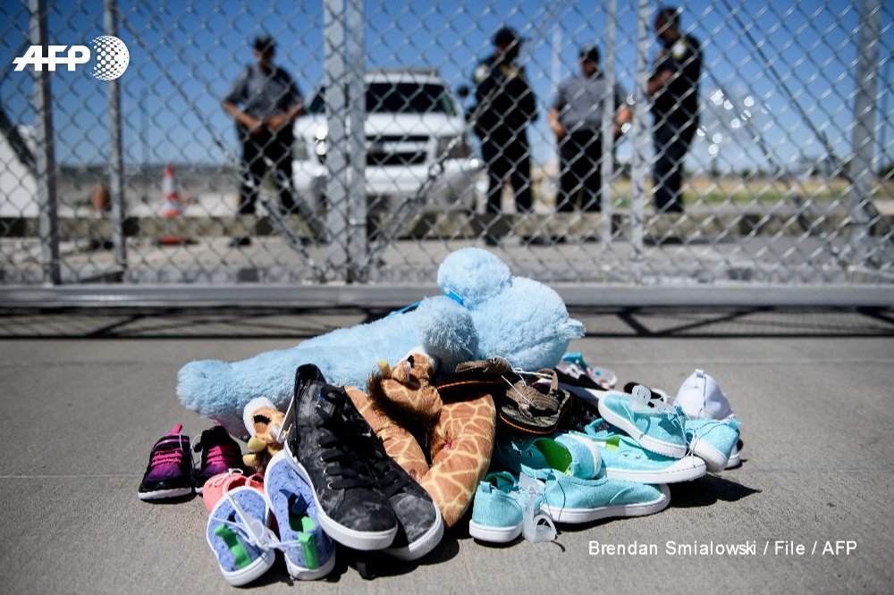 AFP's tweet photo. The US govt says hundreds of families it broke up at the border with Mexico have not been reunited as a court-ordered deadline to return all children to their parents elapses https://t.co/bXYN5uTKJF https://t.co/6wq895HxzE