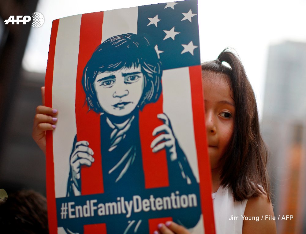 AFP's tweet photo. The US govt says hundreds of families it broke up at the border with Mexico have not been reunited as a court-ordered deadline to return all children to their parents elapses https://t.co/bXYN5uTKJF https://t.co/6wq895HxzE