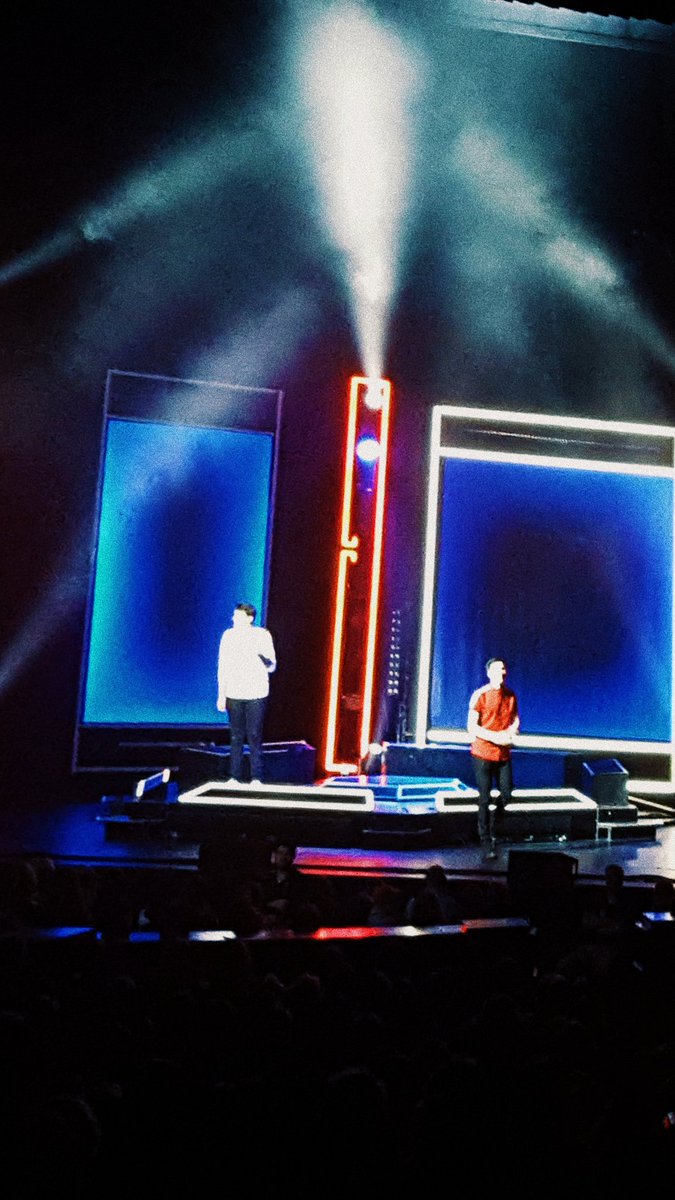 tommostightrope's tweet photo. It all happened so fast ohmygod
#InteractiveIntroverts #danandphil #tour #interactiveintrovertschicago https://t.co/K6Ct5Dcnik