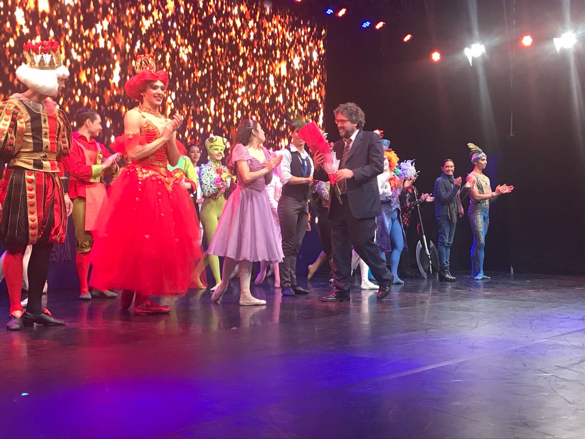 Cuadrado_2016's tweet photo. En representación del pueblo de Huechuraba, reconocemos el valor del arte y la cultura. Felicito a los vecinos que se emocionaron con la belleza del ballet en el 27 Aniversario de la comuna. https://t.co/xsesDAT7Sa