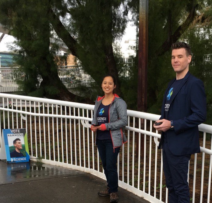 SciencePartyWA's tweet image. Getting the word out to the voters of #Perth on a grey morning! #PerthVotes #voteScience