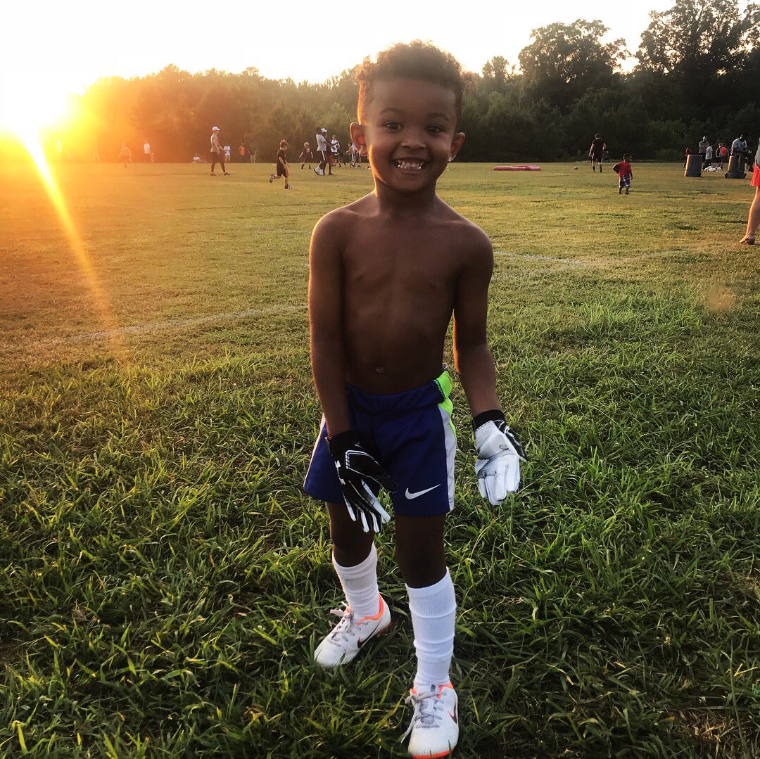 Loveee_Alexisss's tweet image. football szn. 🤑