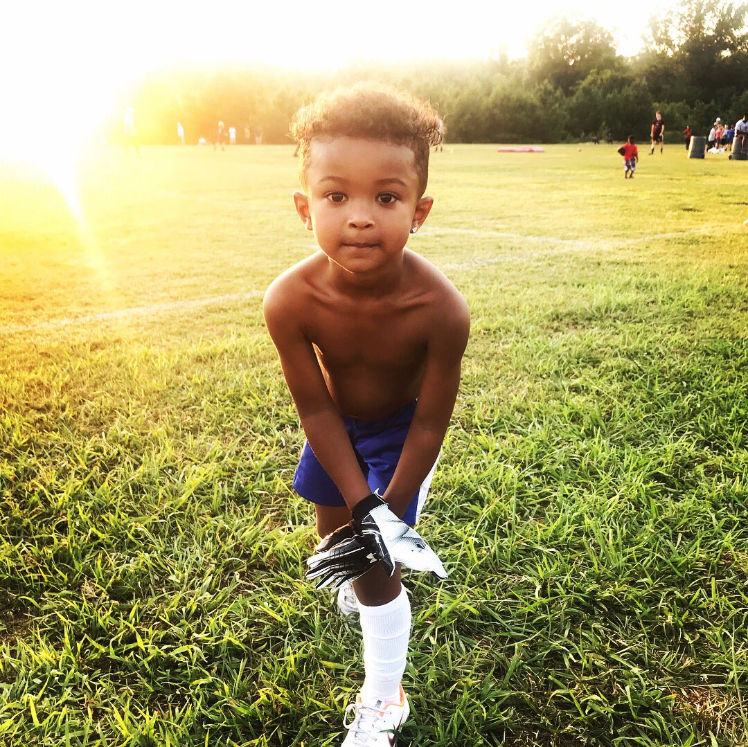 Loveee_Alexisss's tweet image. football szn. 🤑