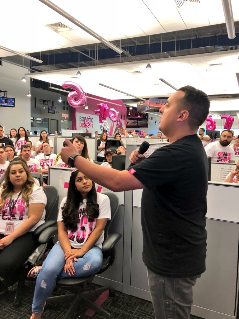 CallieField's tweet image. And then! @UKnow_Adolph and his Jefferson team blew me away with the customer insights and solutions they provided in #TexTalks. And! Wow! Thanks for the mural and my turquoise bday present 🎁!!