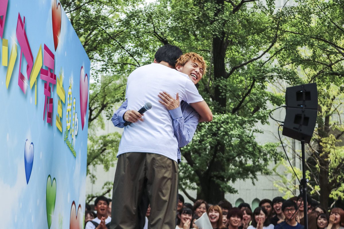 taiki__official's tweet photo. センセイ君主イベントin青学
主演の竹内涼真くんに
サプライズを仕掛けました🤔
青山学院大学の生徒150人が
仕掛け人となりみんなで
 I WANT YOU BACKで
人生初フラッシュモブ🕺

本番は大大大成功でした👏🏻

青学最高、これに尽きます

涼真君いい顔してたなぁ😂

#センセイ君主 https://t.co/zsRUWmoi9t