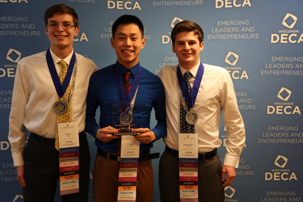 WI_DECA's tweet image. #TBT to some of the #DECAGlass from #WIDECASCDC 🔷🔷 It’s not too early to start preparing for competition so you can be sure to book a ticket to Orlando for #DECAICDC next April! 🏆🙌 #ReadyForIt