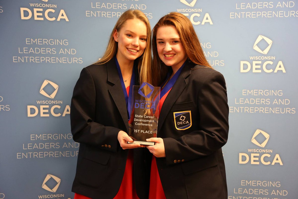 WI_DECA's tweet image. #TBT to some of the #DECAGlass from #WIDECASCDC 🔷🔷 It’s not too early to start preparing for competition so you can be sure to book a ticket to Orlando for #DECAICDC next April! 🏆🙌 #ReadyForIt