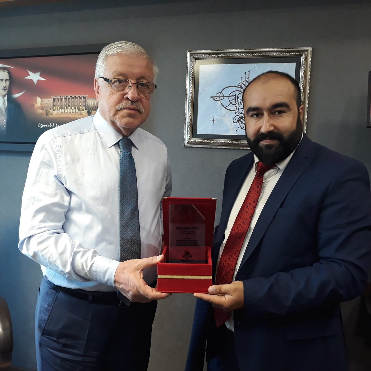 15 Temmuz Milli irade ve Demokrasi Derneği Gaziantep İl Başkanımız Mustafa Karacan Ak Parti Gaziantep Milletvekili Ahmet Uzer i ziyaret etti.
<a href="/ahmet_uzer27/">AHMET UZER 🇹🇷</a>