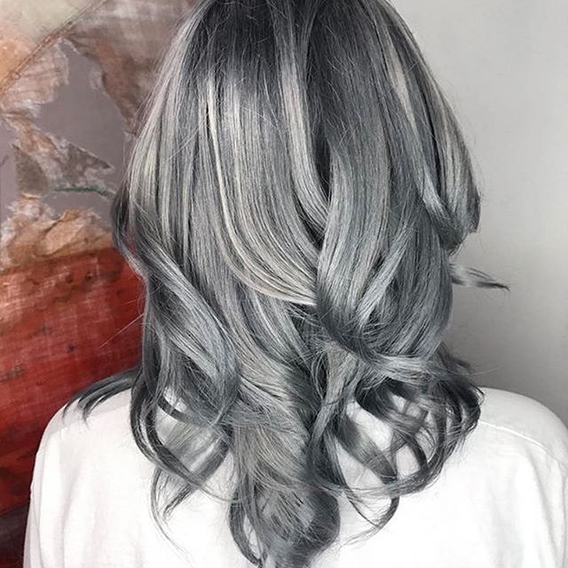 ElumenTurkiye's tweet photo. Modası hiçbir zaman geçmeyen gri rengi #Elumen farkıyla saçlarında görmeye ne dersin? 😉

https://t.co/sXiMrFg9se

#greyhair #silverhair #denimhair #goldwell #iamgoldwell #instahair #hairgoals #elumen https://t.co/4drbsgbA8W