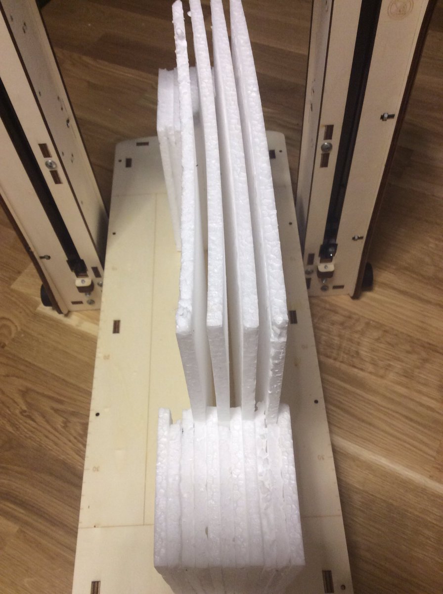 Imprimantes3D's tweet image. [Live Tweet MiniCut2d+] Le peigne

Pour découper de fines plaques de polystyrène il faut se construire un &quot;peigne&quot; 😉

Cela permet aussi de découper plusieurs fois le même modèle en une seule fois 😎

#maker #cncfab @elcp72 @MiniCut2d