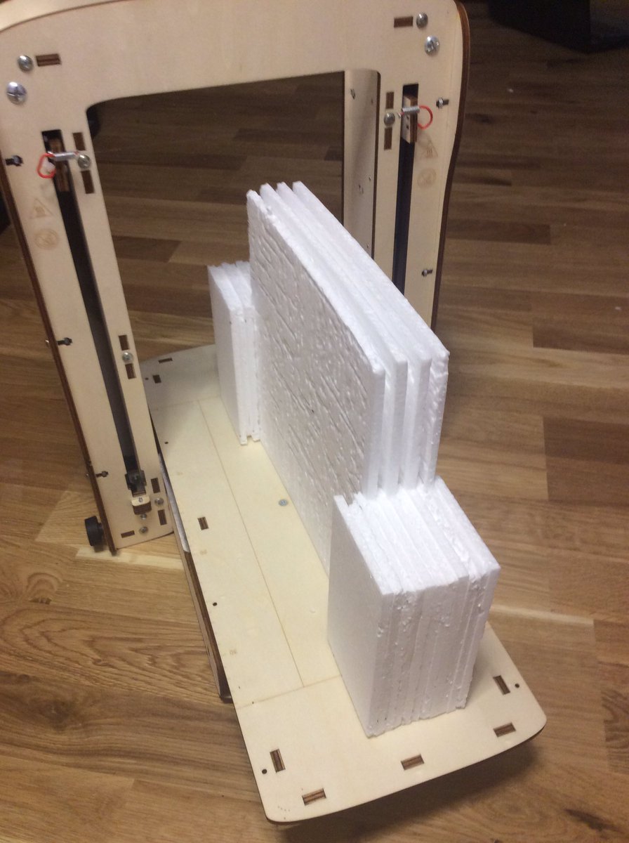 Imprimantes3D's tweet image. [Live Tweet MiniCut2d+] Le peigne

Pour découper de fines plaques de polystyrène il faut se construire un &quot;peigne&quot; 😉

Cela permet aussi de découper plusieurs fois le même modèle en une seule fois 😎

#maker #cncfab @elcp72 @MiniCut2d