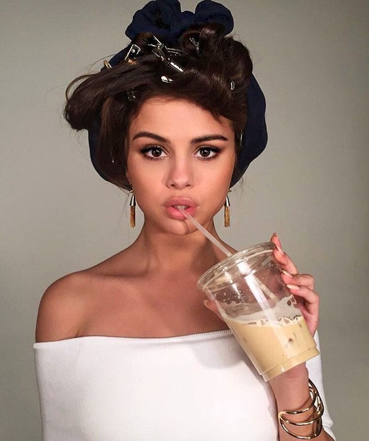 selenationvote's tweet photo. META: CEM respostas nesse tweet.

#MTVHottest Selena Gomez https://t.co/pA4JkQqUQB