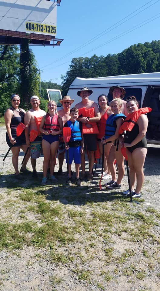 DadWithABeer's tweet image. #DadRule It’s perfectly okay to leave the younger ones at the cabin with grandparents so you can go tubbing down the river with the older kids and family #CartacayRiver #FamilyVacation #FamilyTime #DadLife