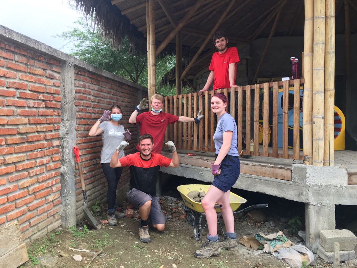 CampEcuador's tweet photo. Some members of #TeamSanPedro mixing and laying ceramics at the children center and school in our #CampCosta Keep up the good work! 💪👌🐟 #DoSomethingAmazing #CampsEffect @CampsInt https://t.co/B7vkQB8p4G