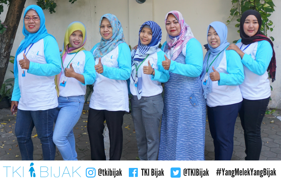 TKIBijak's tweet photo. Minggu lalu, kami mengadakan rapat dgn para fasilitator lokal. Kami membahas strategi dilapangan spy masyarakat dpt mengakses informasi yg tepat u/ menjadi pekerja migran.
Sahabat Bijak di Cilacap, Cirebon &amp; Subang, kita akan sering buka stand di acara - acara setempat #TKIBijak https://t.co/Oi9NWGmyRT