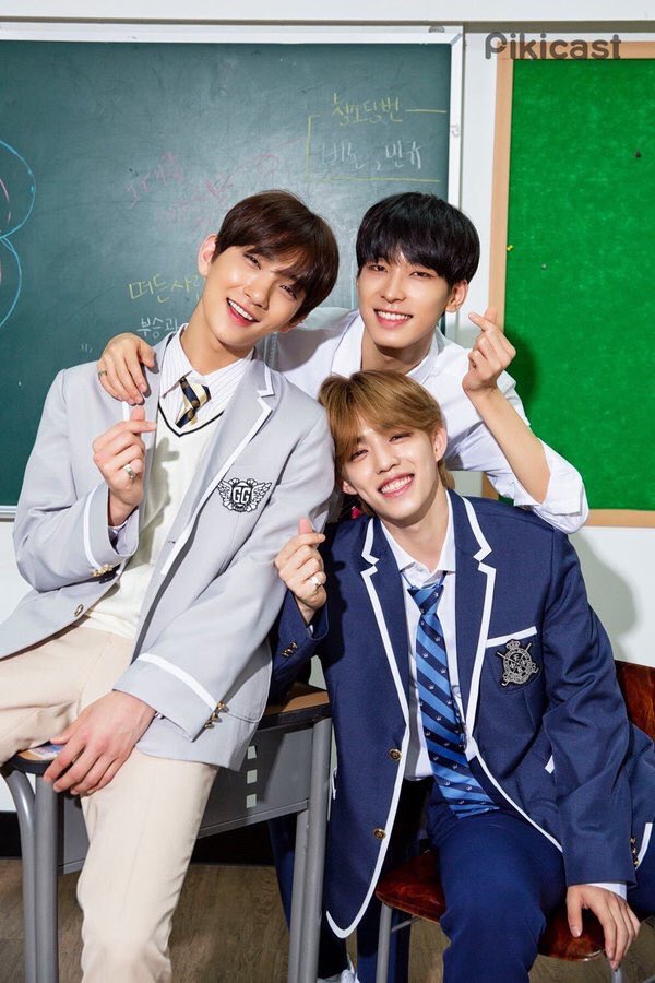 CheolGirlfriend's tweet photo. Imagine having these boys as your classmates. I swear I wouldn't miss a day, even if I have high ass fever and have to crawl to school. 🌻🌻🌻🌻🌻

@pledis_17 #SVT17thWin #OhMy1stWin #OhMy2ndWin #OhMy3rdWin (today please) https://t.co/pk0McSS3N2