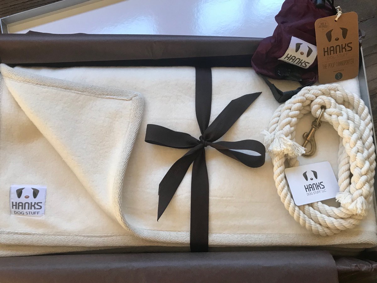 Hanksdogstuff's tweet photo. It doesn't get better for your special pup!  Gift box with a HANKS super soft Sherpa Blanket, a Poop Transporter and a Pure Cotton Lead!#comfystuff for your dog#@Hanksdogstuff#travelwithyourdog#bestdogproducts# https://t.co/3FZClcCK09