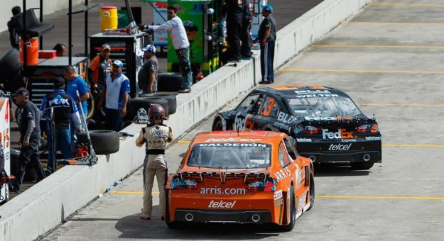NASCARMex's tweet photo. Escudería Telmex Telcel cierra primera mitad de temporada en Aguascalientes: https://t.co/Ecnzrp7ScG #NASCARAgs https://t.co/xeWdJPIeSW