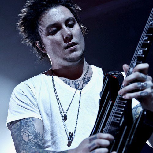 Happy Birthday Synyster Gates. 