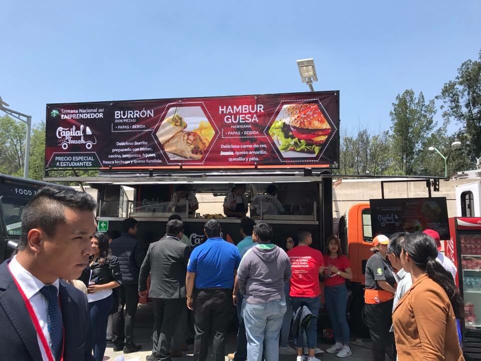 FoodtrucksDF's tweet photo. #ParaEsteFin Que bonito es debutar #FoodTrucks y que trabajen con los #FoodtruckStars 😉 listos #ParaEsteFin la original y de sus creadores: #ZonaDeFoodTrucks OFICIAL✅ #AtmsXIV #atmospherefestival #2018 #AtmsXIV 👇🏻🙌🏻🙌🏻 https://t.co/8U8eQp53qE