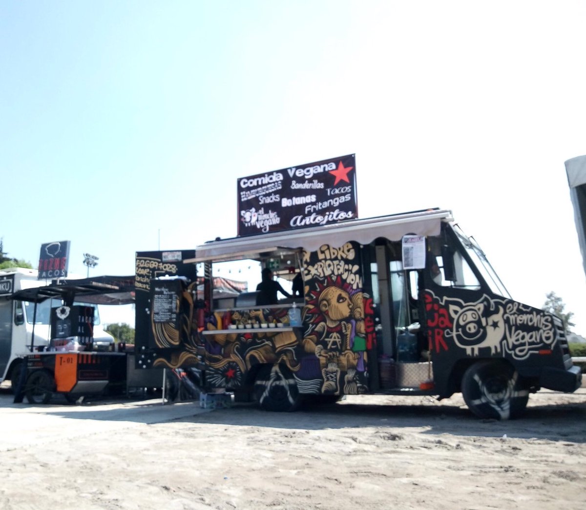 FoodtrucksDF's tweet photo. #ParaEsteFin Que bonito es debutar #FoodTrucks y que trabajen con los #FoodtruckStars 😉 listos #ParaEsteFin la original y de sus creadores: #ZonaDeFoodTrucks OFICIAL✅ #AtmsXIV #atmospherefestival #2018 #AtmsXIV 👇🏻🙌🏻🙌🏻 https://t.co/8U8eQp53qE