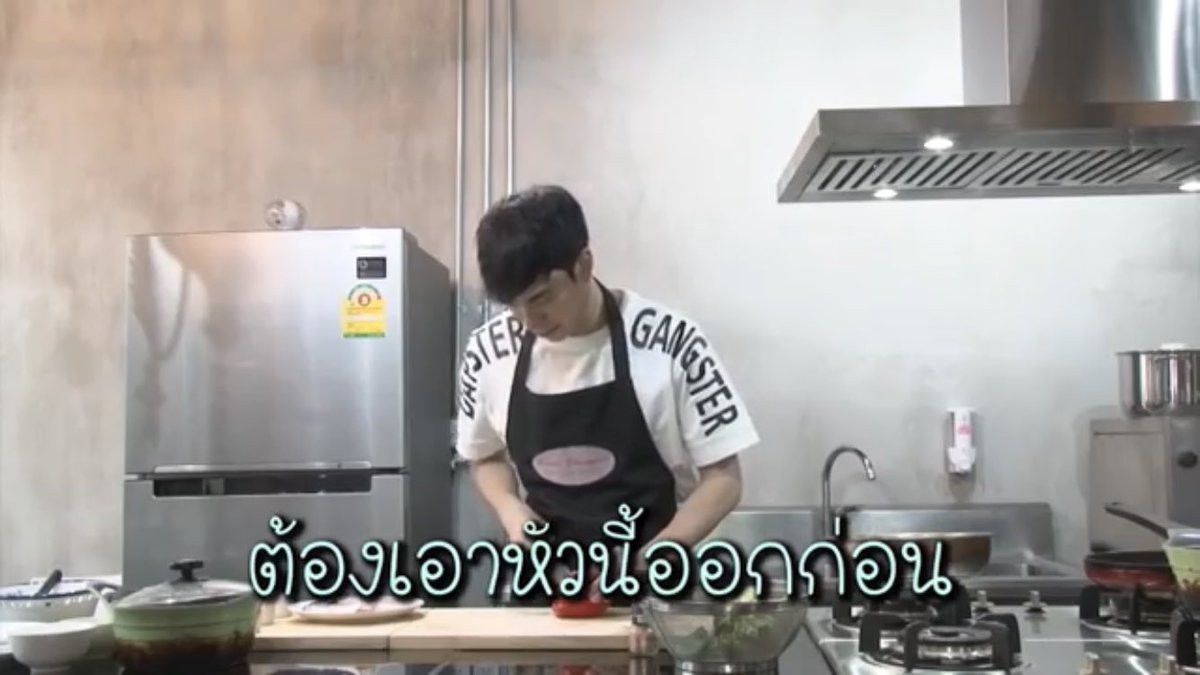 _mars4488's tweet photo. @stongck อ่ะทำบ่อยๆเดี๋ยวก็คล่อง กินไหมนั่นน่ะอันที่หั่น✌🏻💚🎩🐣 #strongcharoenchai #whattheducktheseries #herevcome #herevcomeทำไรอ่ะ #oatpop #ooostrong #เด็กอ๊องของสตรอง #อ๊องน้อย #โอ๊ตป๊อป https://t.co/AAuaVF2PUA