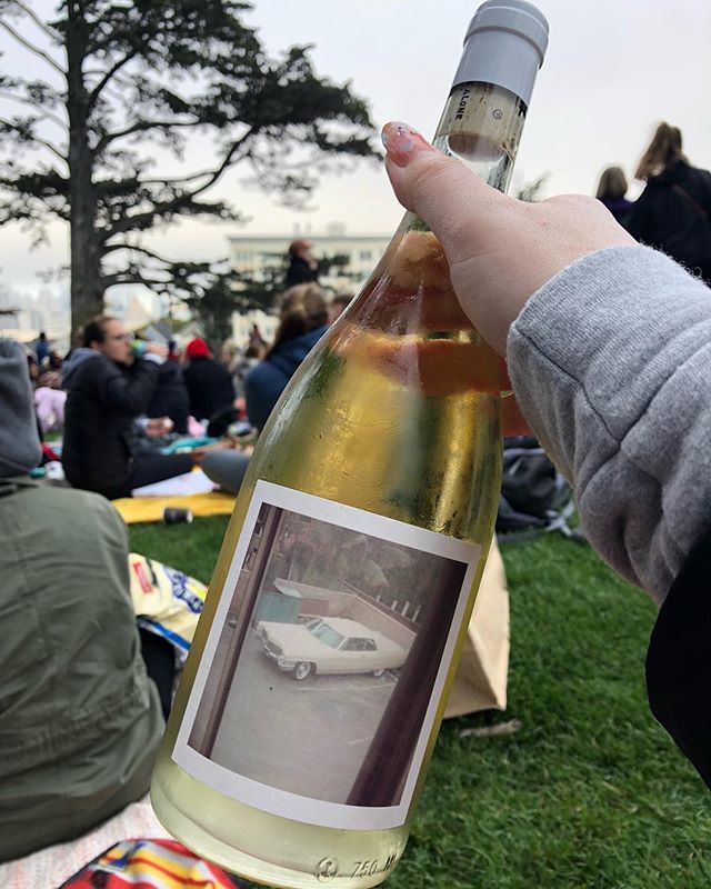 shannon333's tweet photo. Mrs. Doubtfire in #alamosquarepark, not that we can see the screen. #dothebay #noscreenscene #neverdreamalone https://t.co/PSzDkXtSGJ https://t.co/8zydzu1MdM