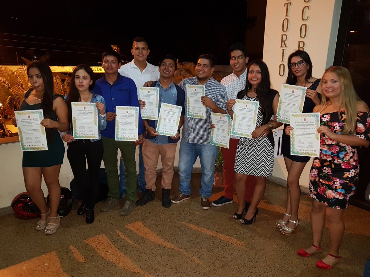 RenzoGarciaP's tweet photo. Más de 7000 personas han pasado por los Diplomados del @Defensavida. Un ejercicio gratuito de formación académica que posibilita la construcción de una sociedad con justicia social y ambiental. Felicitaciones a todos los graduandos y al equipo del Comité Ambiental. NO a la Colosa https://t.co/665mfY2im8
