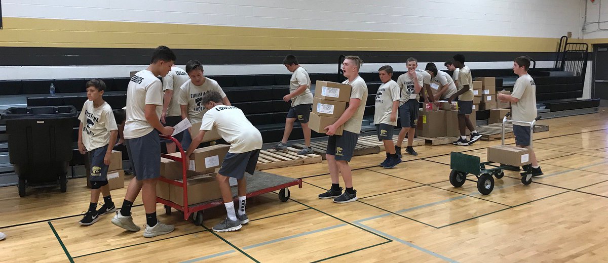CHMFootball's tweet photo. So proud of how these young men came together today to do more community service at our sister school @ChristianaES1 Can't wait to see the teamwork transfer to the field!
#cougarskeepwinning
#operationrepeat
#Ivegotmyteammatesback https://t.co/fS9zXTKQHC