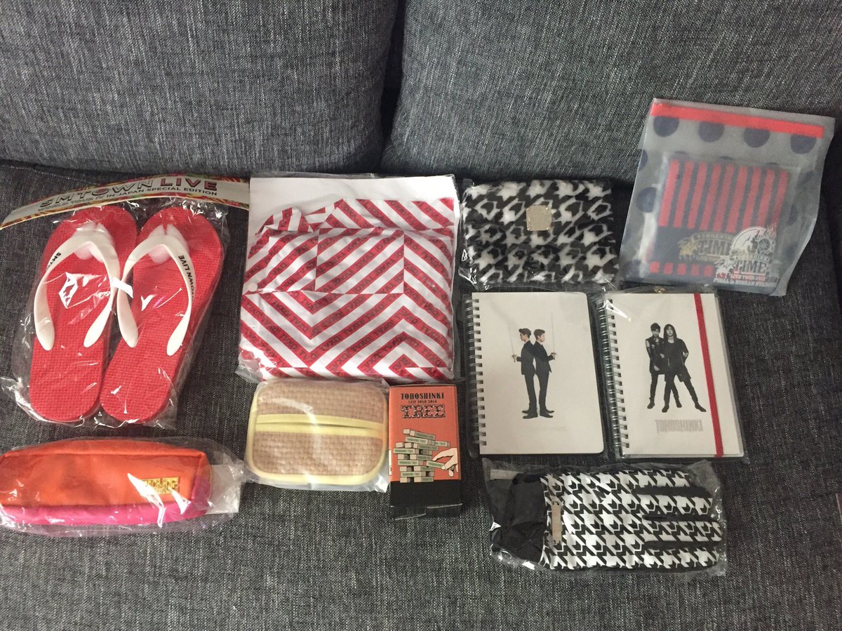 chamina08's tweet photo. 【拡散希望】
東方神起 グッズ
グッズ整理のためお譲りします！

譲:写真のもの
求:買取

写真以外にもグッズたくさんありますのでお探しのものありましたら言っていただけたらと思います！

欲しい方いましたらDMください！

#東方神起 ＃TVXQ #グッズ https://t.co/lAbu5VXddO