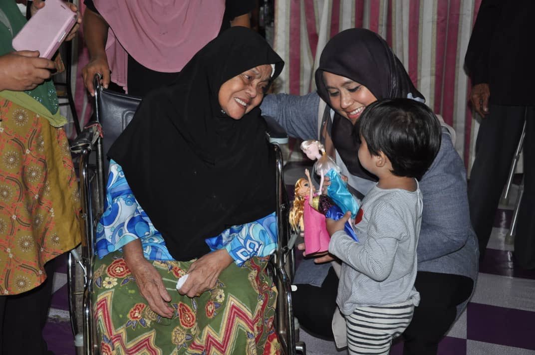 emysamsudin's tweet image. Alhamdulillah..pagi jumaat ini, selesai ziarah kasih di 3 buah kampung. Ramuan China Kechil,  Ramuan China Besar dan Kampung Paya Lebar. T.kasih kepimpinan masyarakat yg turut turun pdg bersama-sama saya. 

#ZiarahKasih #P134 #masjidTanah #ParlimenMasjidTanah