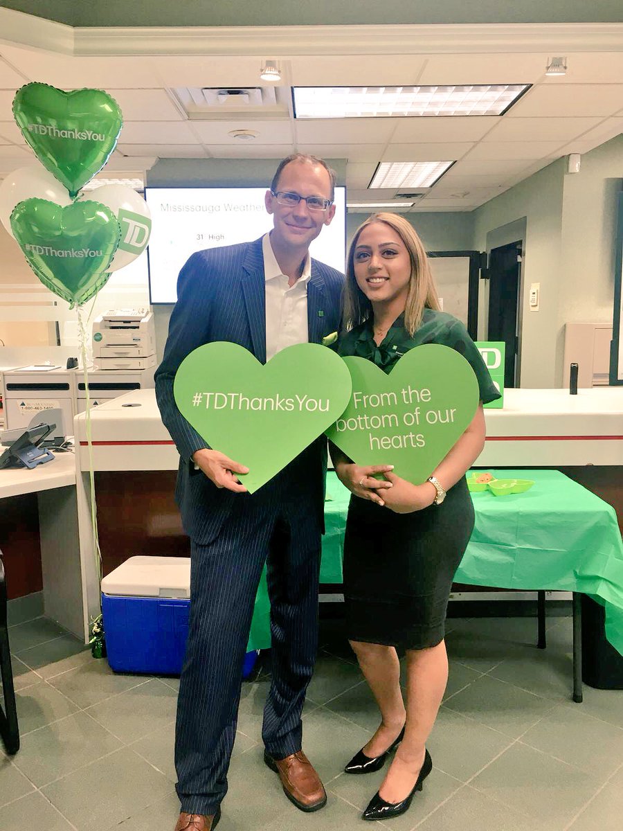 Meadowvale TD was full of energy today and the customers definitely felt it too! 💚#CustomerAppreciationDay #td <a href="/JoyceYeboah19/">Joyce Yeboah</a> <a href="/AW_Schellenberg/">Adam Schellenberg</a> @AIacobelli_TD