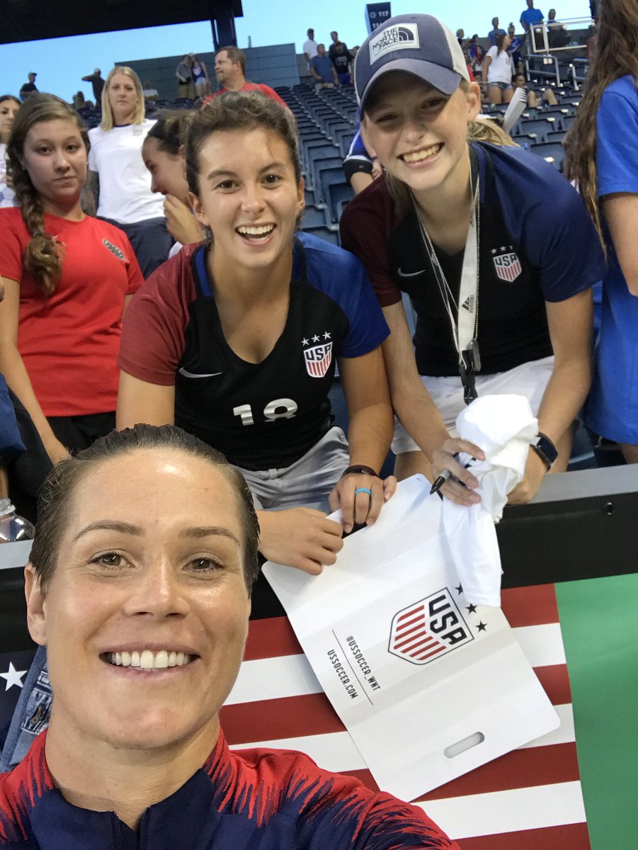 pyake18's tweet image. Still don’t have words... got to meet my hero tonight. Wow. #USWNT #ToN2018