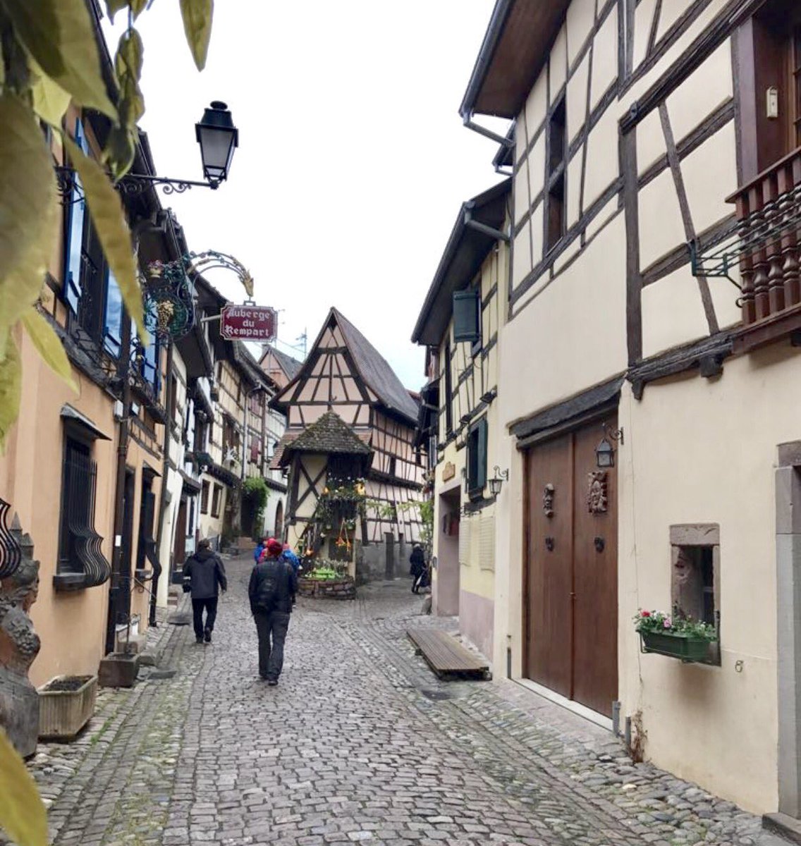 ogokal74's tweet photo. Fransa ve Almanya'nın köylerinden köşe ev detayları. #Rotenburg #Colmat #köşeev https://t.co/6y7rgU6Apv