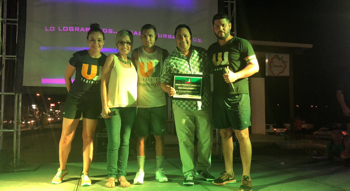 PuchetaOficial's tweet photo. Agradezco a los hermanos Jesús y José Camacho, del Club de Acondicionamiento Físico "Urban Workout Mazatlan", por el reconocimiento otorgado. ¡Muchas felicidades por su quinto aniversario! https://t.co/Xltg2Tjmds