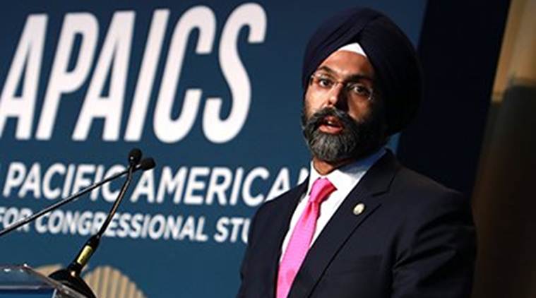 QuadeersultanM's tweet image. US’ first Sikh-American Attorney General called ‘turban man’ repeatedly on air, radio hosts apologise indianexpress.com/article/world/… via @IndianExpress 
#FirstSikh
#TurbanMan 
#Radio
