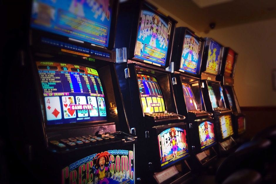 #gippsnews #pokies losses total $90.5m
@latrobecity  $44.6m 🔼$1.1m
@egsc $24.3m 🔼$915k
@wellingtonshire $21.2m 🔽
@BassCoast $17.6m 🔼 $1.5m
@BawBawCouncil $16.4m 🔼$841k
South Gipps $6.3m 🔽
@VCGLR