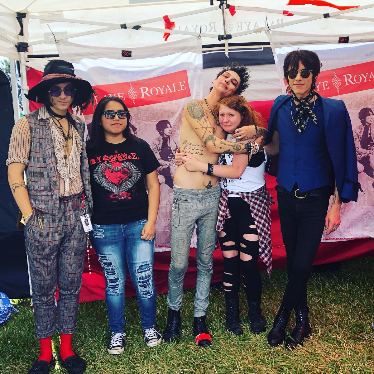 chloe_mackenna's tweet photo. #palayepositivity @PalayeRoyale @RemingtonLeith @SebastianDanzig @EmersonBarrett I love you guys and everything you do, please continue helping others and myself❤️❤️ https://t.co/AUsI8nUq9o