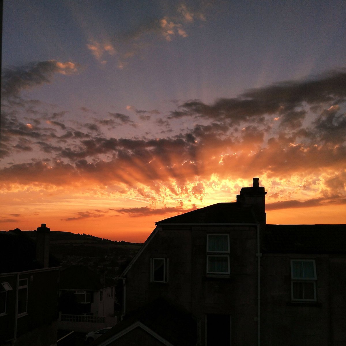 What a sky to have our early morning mate with... Looks like shepherds best be warned. #sunrise