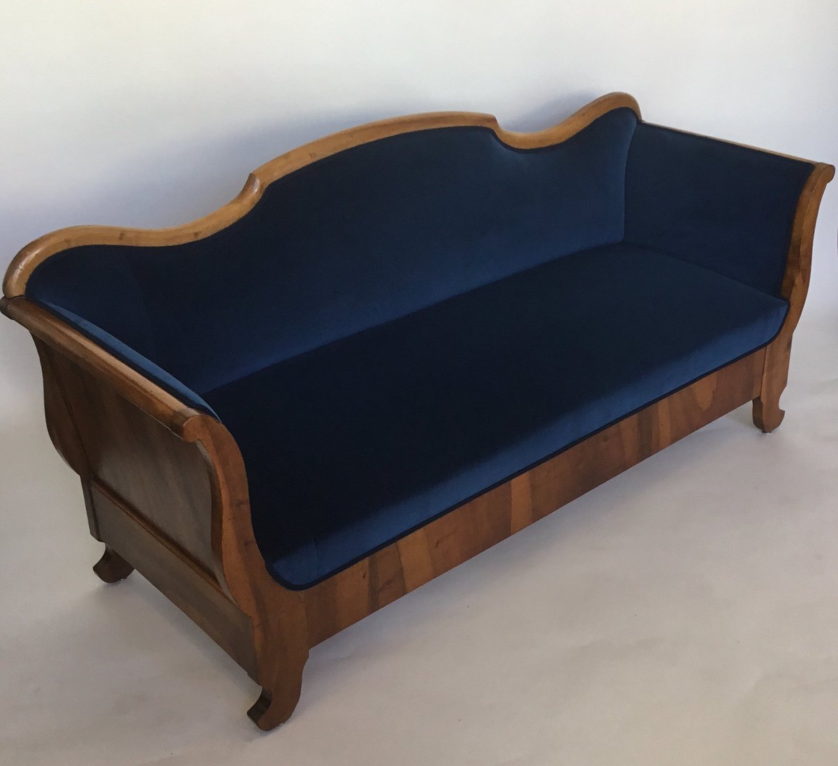 Tozerchairs's tweet photo. Derroll Tozer’s Fine Traditional Upholstery #TunbridgeWells #Traditional #craft #skills #workingshop  #craftsmanship #class #quality https://t.co/1T25ToYQ8Z