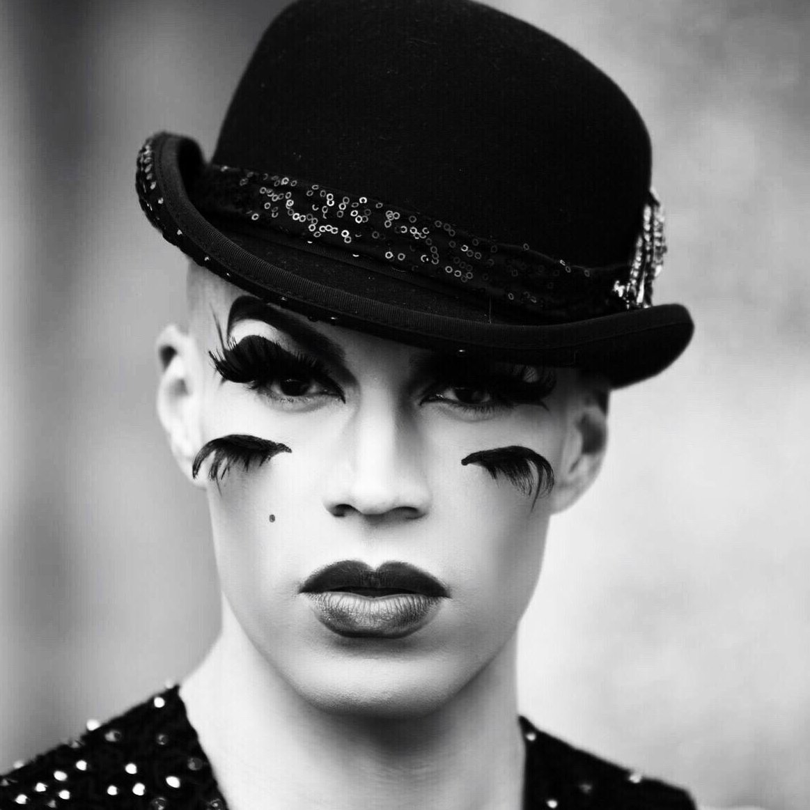 AcadOfBQ's tweet photo. #FierceFaceFriday, featuring The Luminous Pariah, โThe Innovative Adonisโ!
.
.
.
#FFF
#Boylesque
#Burlesque
#ModCarousel
#SeaBq
#POCBurlesque
#MeinHerr
#GlitterGuy https://t.co/owDGN8X0HY