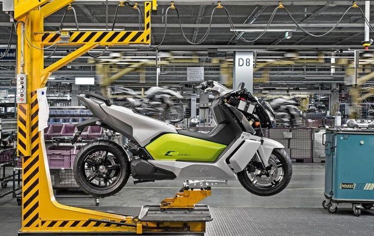 cleanrider's tweet image. #BMW veut doubler la production de son maxi-scooter électrique #CEvolution
ow.ly/Ae6W30l8O1Q