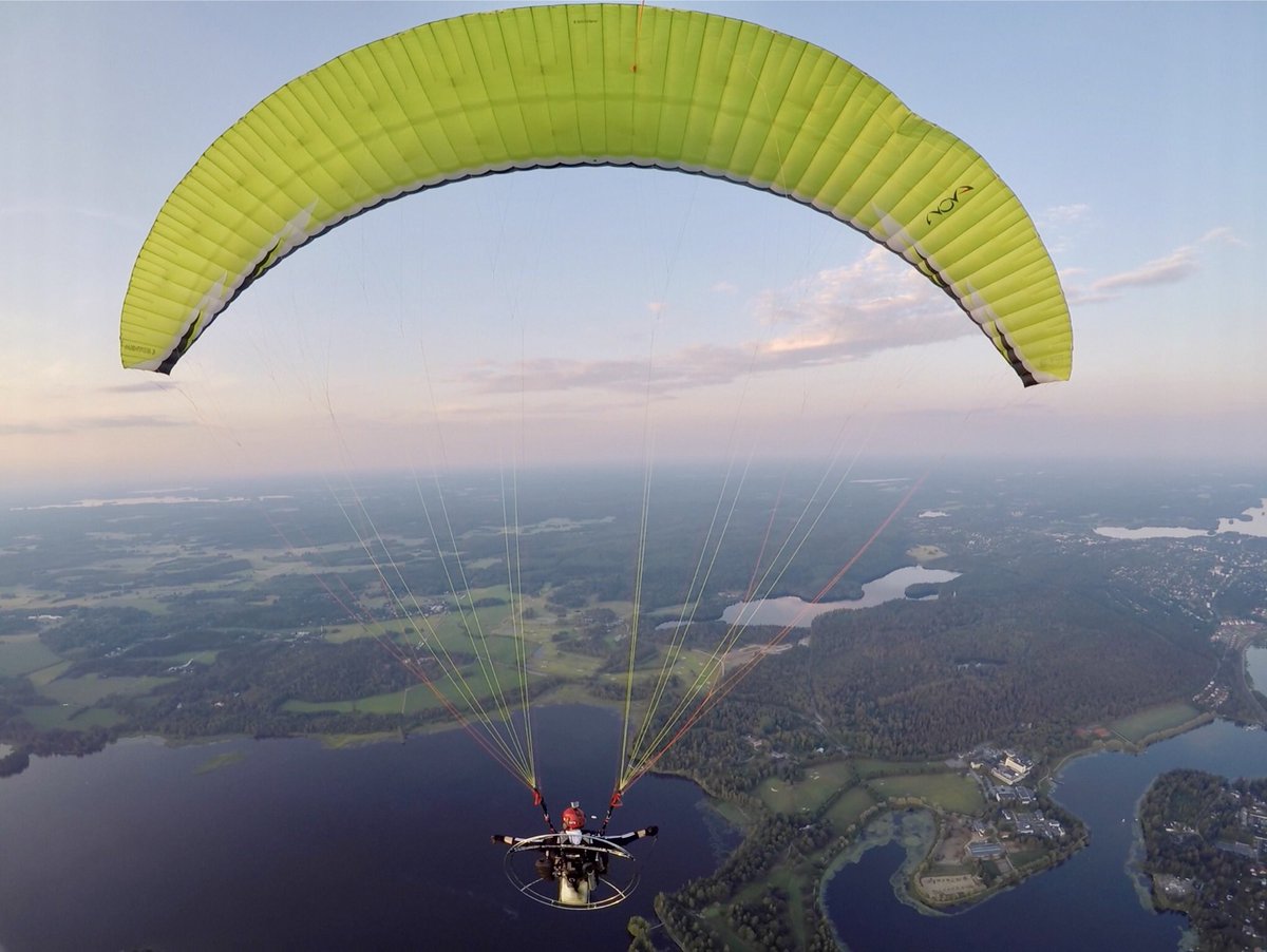 pakastin's tweet image. First time flying over the city I were born! #paragliding #paramotoring
