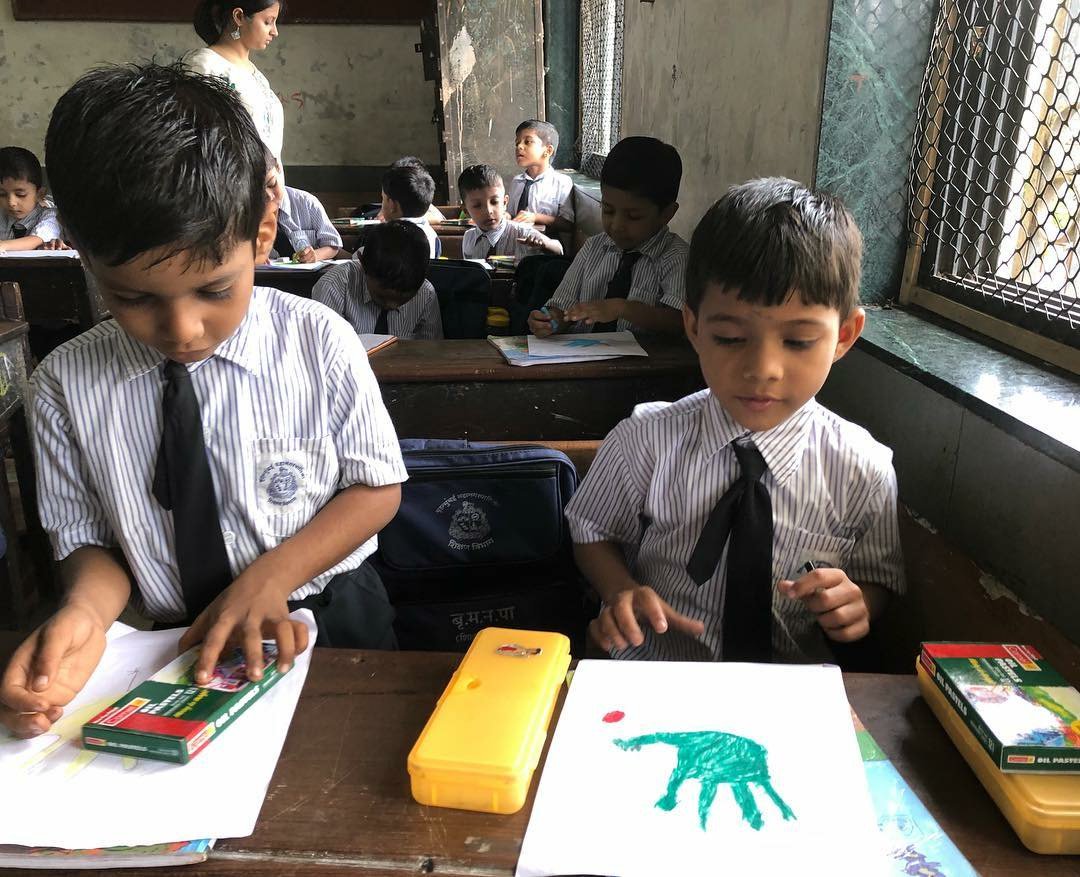 Would you like to see a hand print designed as a chicken on your Āto?🐥

#summer #art #education #clothes #artwear #live #indianfashion #madeinachildsmind #clothes #clothesforsale #blogger #fashionaddict #instagood #fashioninsta #Stylist #fashionStylist #OOTD