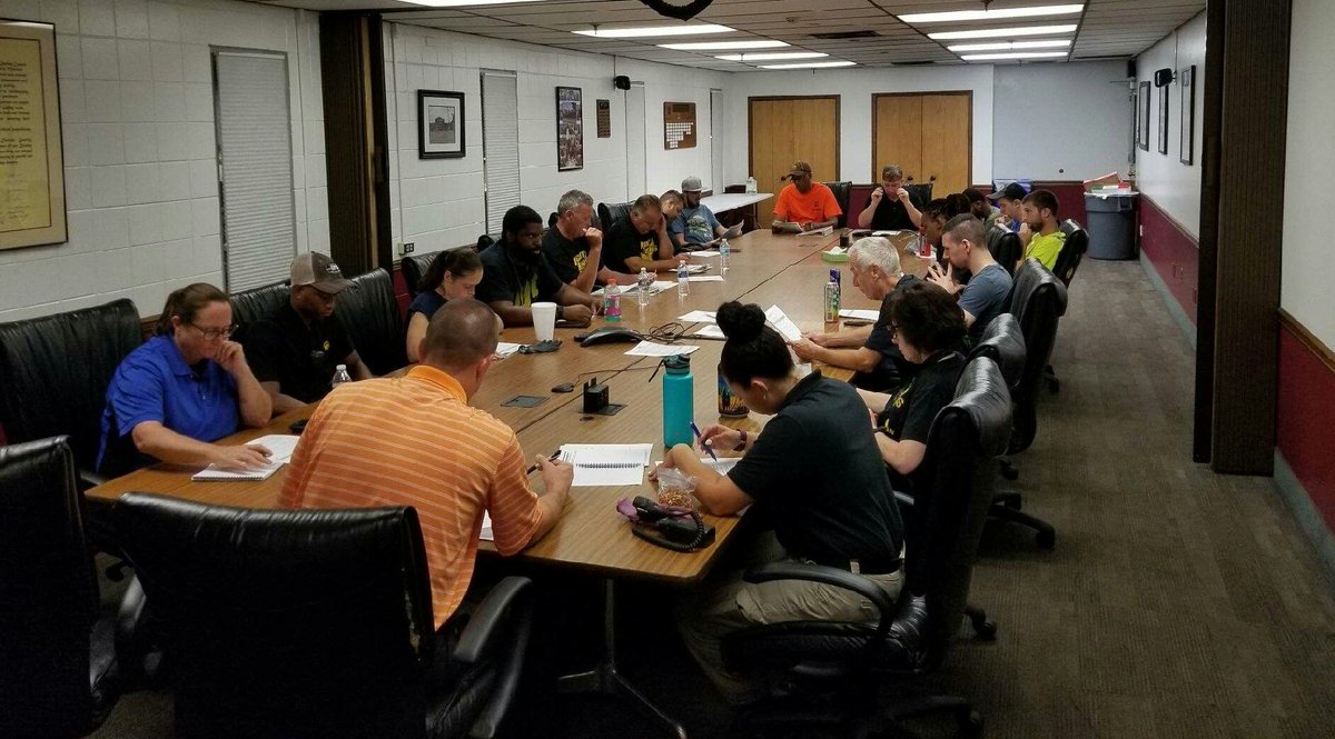 JenMillerUPSer's tweet photo. #UPSshoutout 📣to Willow Grove Night having excellent attendance at their new member safety committee meeting. The team went over the summer strategy update. #SafetyFirst @ChesapeakUPSers @UPSTrayceParker @MicaelSorden https://t.co/nQmmJ2gpyx