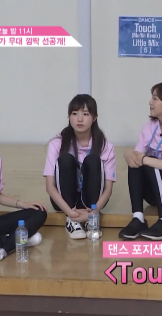 ポテ子 Auf Twitter お手手フリフリしながら出てくるの可愛いし 横向いてんのも可愛いし ちょっとぷくっとして話聞いてんのも可愛いし 体育座りしてるだけで可愛い 黙れ