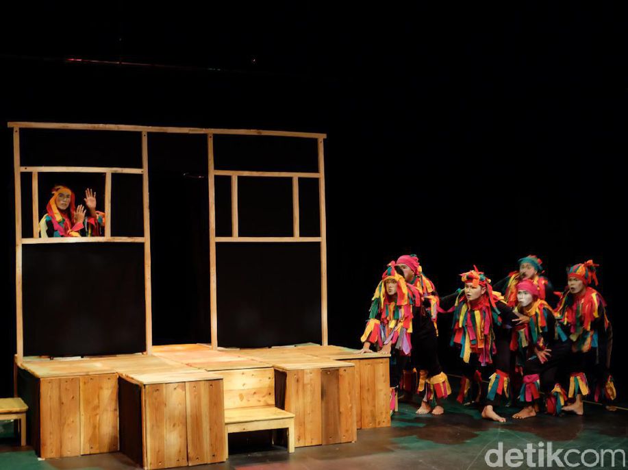 Sena Didi Mime Pentaskan 'Toxic' saat Peluncuran Buku Didi Petet detik.id/VytHXL