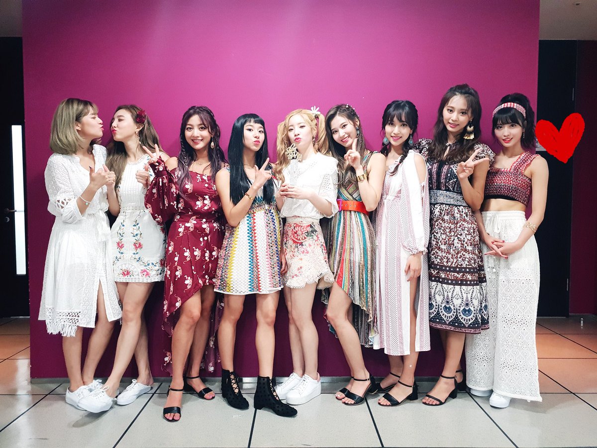 Twiceの衣装がダサいと話題 そのデザインは 作り方は 画像まとめ Twiceの衣装がダサいと話題 そのデザインは 作り方は 画像まとめ