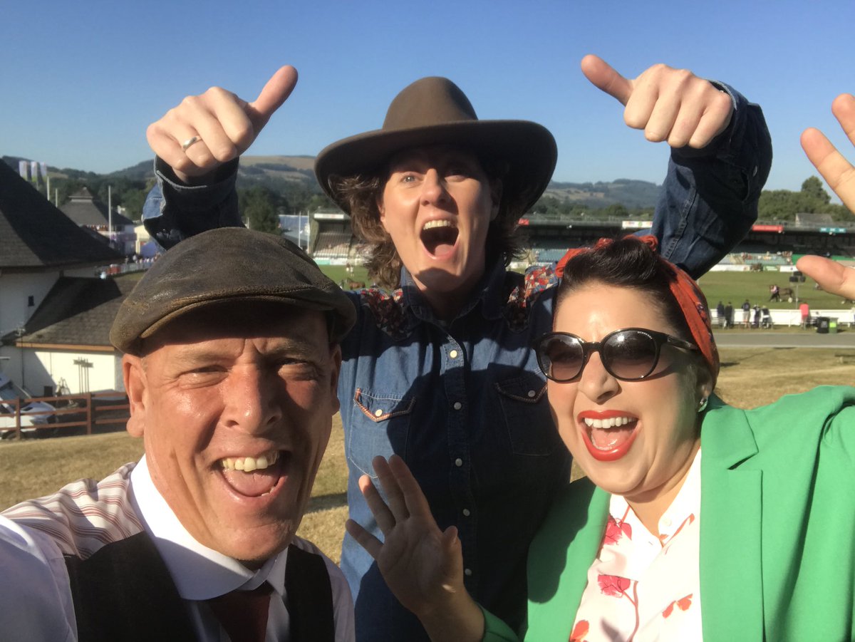 1GarethWynJones's tweet photo. @Telesgop @katehumble @theblkgardener @hangfirebbq Yes what a few days weโve had #BBCRWS https://t.co/Ok3GroEWSo