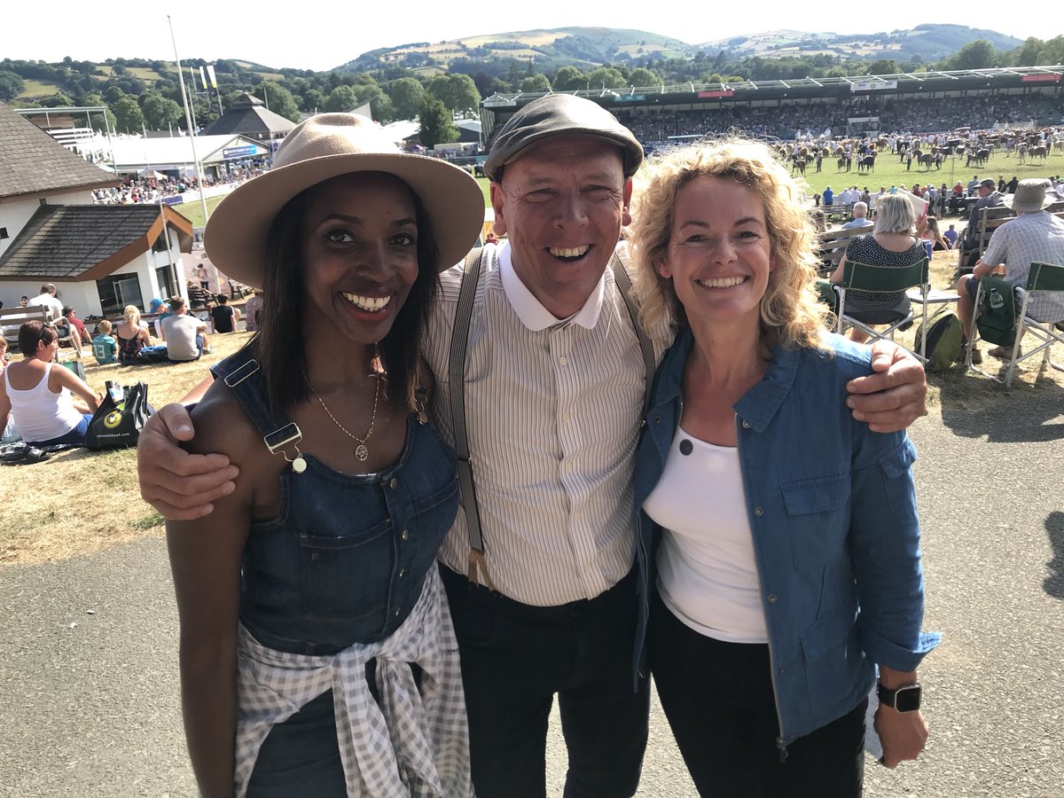 1GarethWynJones's tweet photo. @Telesgop @katehumble @theblkgardener @hangfirebbq Yes what a few days weโve had #BBCRWS https://t.co/Ok3GroEWSo